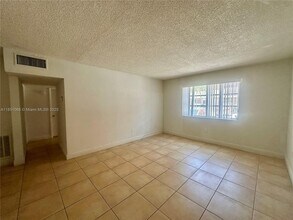 1851 NE 168th St in North Miami Beach, FL - Building Photo - Building Photo