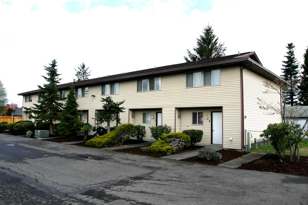 1055 Division St in Enumclaw, WA - Foto de edificio