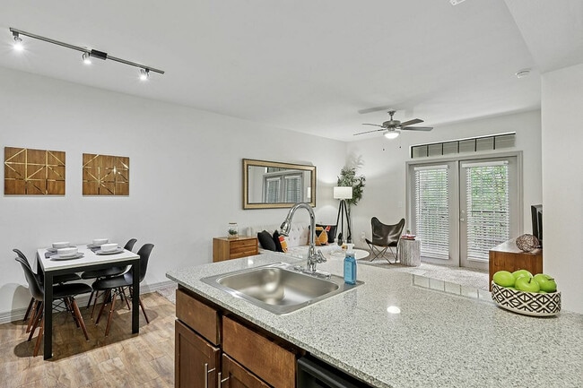 Waller Creekside in Austin, TX - Foto de edificio - Building Photo