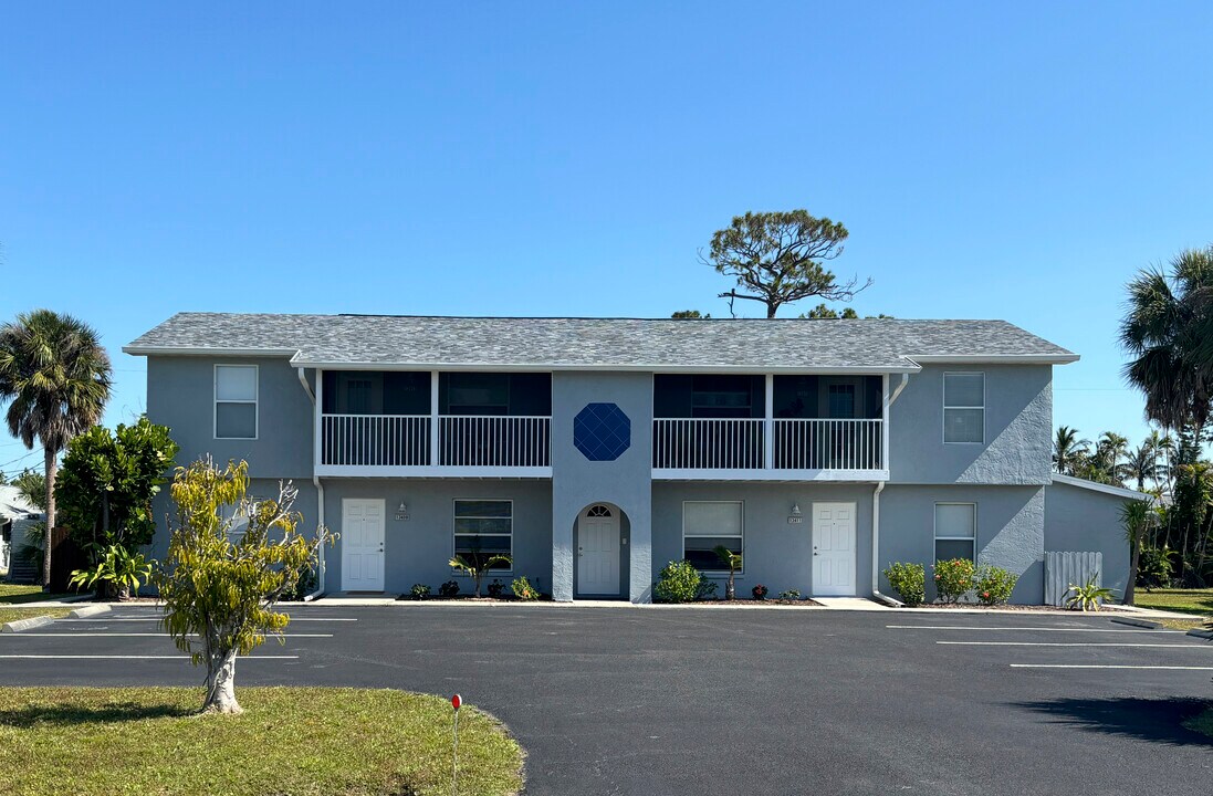 13411 Pine Needle Ln, Unit 13411 in Ft. Myers, FL - Building Photo