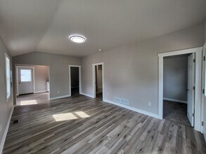 1254 E 24th St in Des Moines, IA - Building Photo - Building Photo