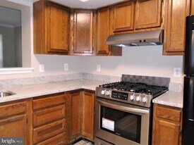 1914 Duffield Ln in Alexandria, VA - Building Photo