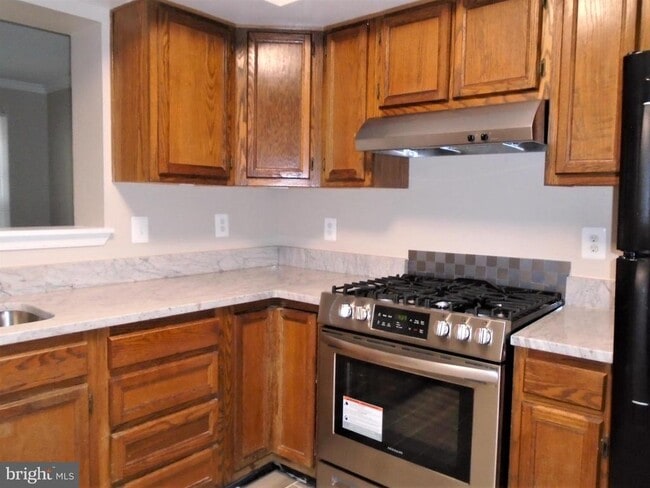 property at 1914 Duffield Ln