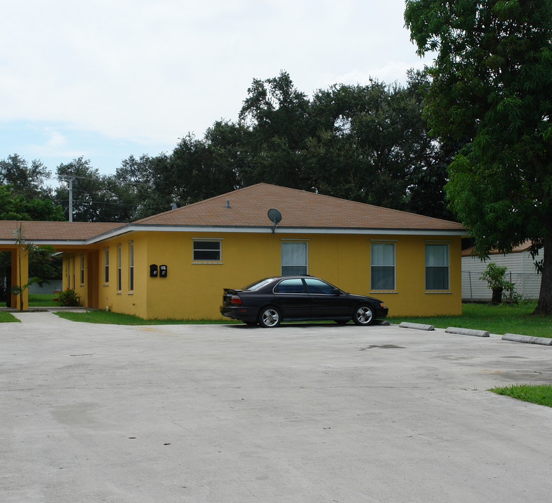 542 NW 92nd St in Miami, FL - Building Photo