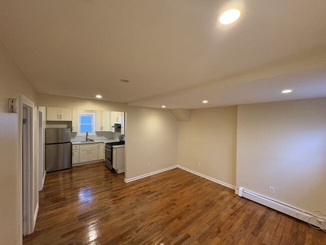16049 122nd Ave, Unit 2 br 1 ba