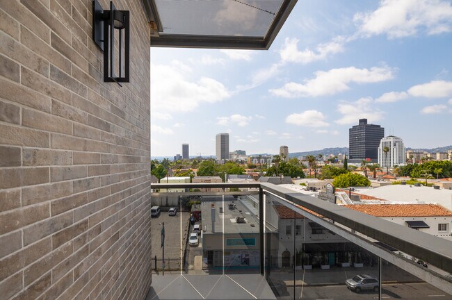 838 S La Brea Ave in Los Angeles, CA - Building Photo - Building Photo