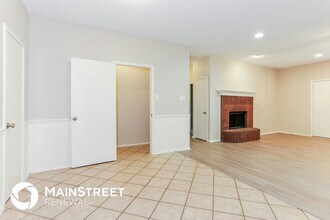 815 Ackers Dr in Arlington, TX - Foto de edificio - Building Photo