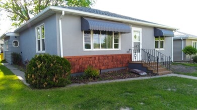 804 7th Ave SE in Jamestown, ND - Building Photo - Building Photo