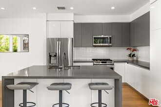 1226 N Sycamore Ave in Los Angeles, CA - Building Photo - Building Photo