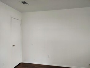 4222 Bernice St-Unit -A in Haltom City, TX - Foto de edificio - Building Photo