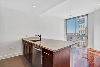 201 Marin Blvd in Jersey City, NJ - Foto de edificio - Building Photo