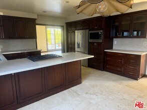 5867 W 75th St in Los Angeles, CA - Building Photo - Building Photo