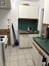 92 Sanford Ave S in Hamilton, ON - Building Photo - Building Photo