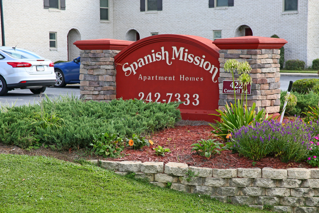 Spanish Mission in Valdosta, GA - Foto de edificio