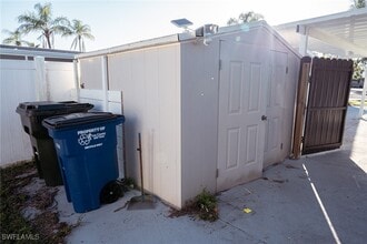 6671 Fiesta Way in Ft. Myers, FL - Building Photo - Building Photo