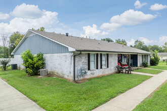 River Oak Village in Yazoo City, MS - Building Photo - Primary Photo