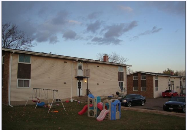 2220 Freeway Dr in Bloomer, WI - Foto de edificio - Building Photo