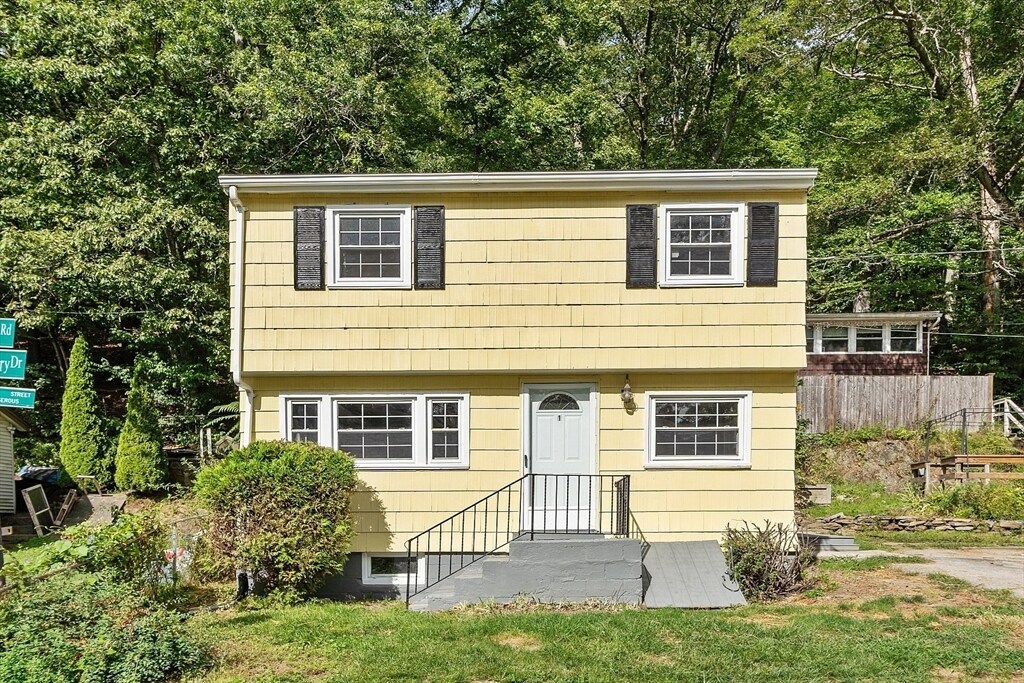1 Natural History Dr in Worcester, MA - Building Photo