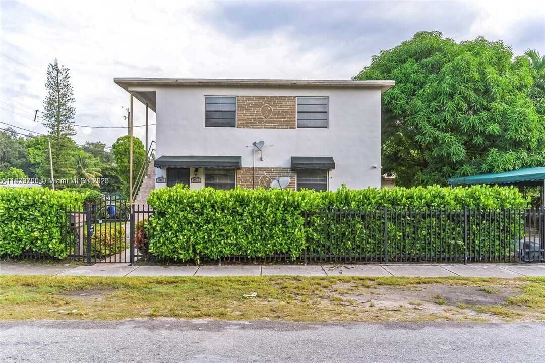 1071 NW 34th St in Miami, FL - Building Photo