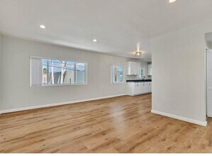 11720 Hamlin St in Los Angeles, CA - Building Photo - Building Photo