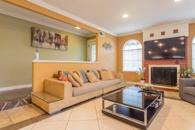 2744 E Bennett Ave in Orange, CA - Building Photo - Building Photo
