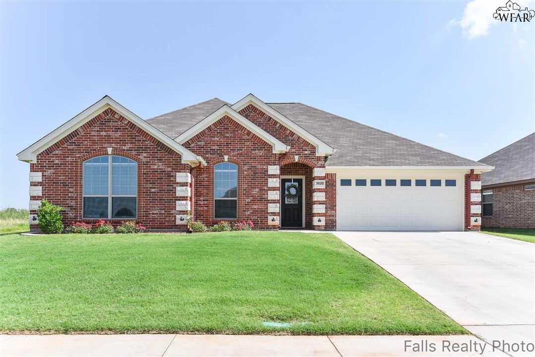 5020 Cy Young Dr in Wichita Falls, TX - Building Photo