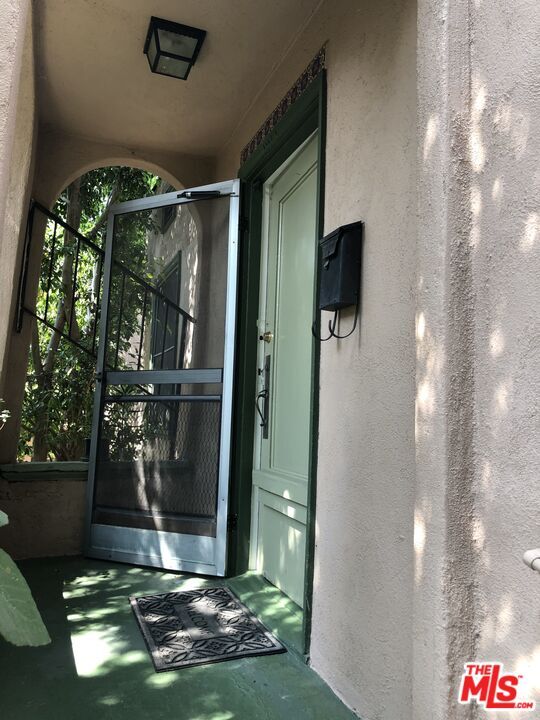 1667 Golden Gate Ave in Los Angeles, CA - Building Photo - Building Photo