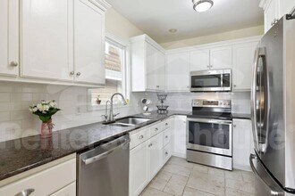 605 Park Ln in Long Lake, MN - Foto de edificio - Building Photo