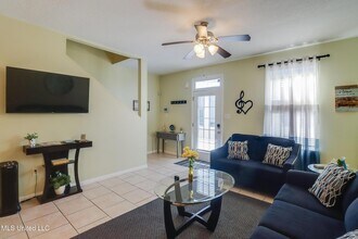 1229 Century Oaks Dr, Unit A in Gulfport, MS - Building Photo - Building Photo