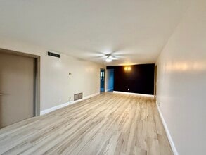 2050 Oleander Blvd in Fort Pierce, FL - Building Photo - Building Photo