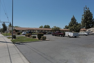 Chateau Sunnyside in Clovis, CA - Foto de edificio - Building Photo