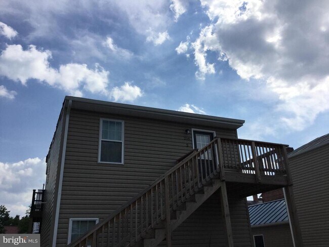 216 W King St in Strasburg, VA - Building Photo - Building Photo