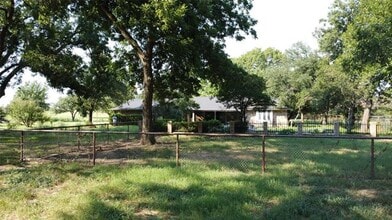 2815 Fm 3092 in Gainesville, TX - Building Photo - Building Photo