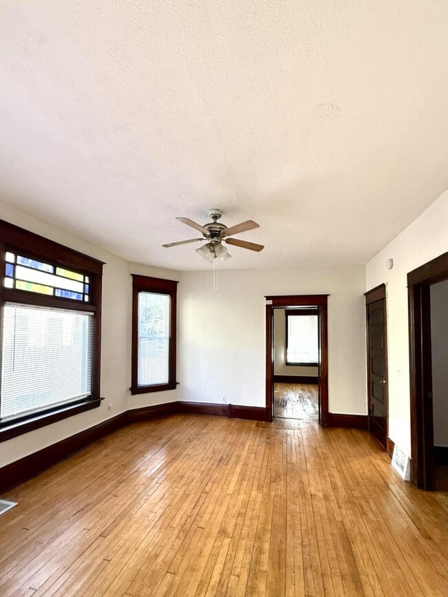 585 Case Ave, Unit 1 in St. Paul, MN - Foto de edificio - Building Photo