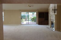 414 Cork Oak Way in Lodi, CA - Foto de edificio - Building Photo