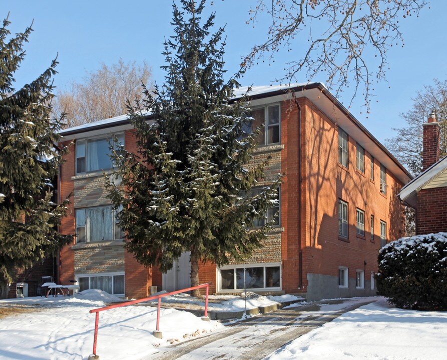 35 Primrose Ave in Toronto, ON - Building Photo