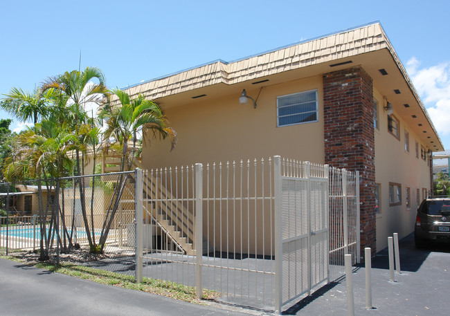 Oak Harbor Apartments in Miami, FL - Foto de edificio - Building Photo