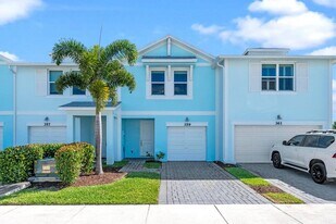 359 Angler Dr in Stuart, FL - Building Photo