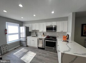 402 N Chapel St in Baltimore, MD - Building Photo