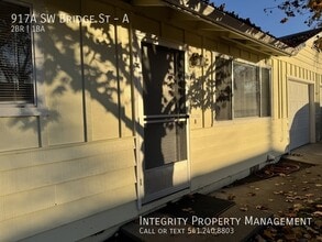 917 SW Bridge St in Grants Pass, OR - Building Photo - Building Photo