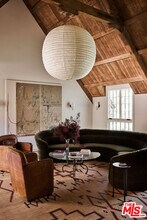 2027 Laughlin Park Dr in Los Angeles, CA - Building Photo - Building Photo