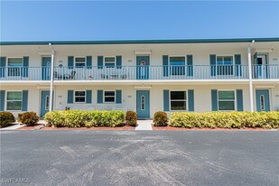 325 Charlemagne Blvd in Naples, FL - Building Photo