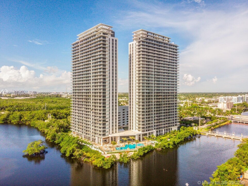 16385 Biscayne Blvd, Unit 2402 in Aventura, FL - Building Photo