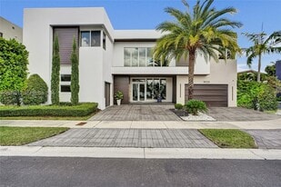 10223 NW 75th Terrace in Doral, FL - Building Photo