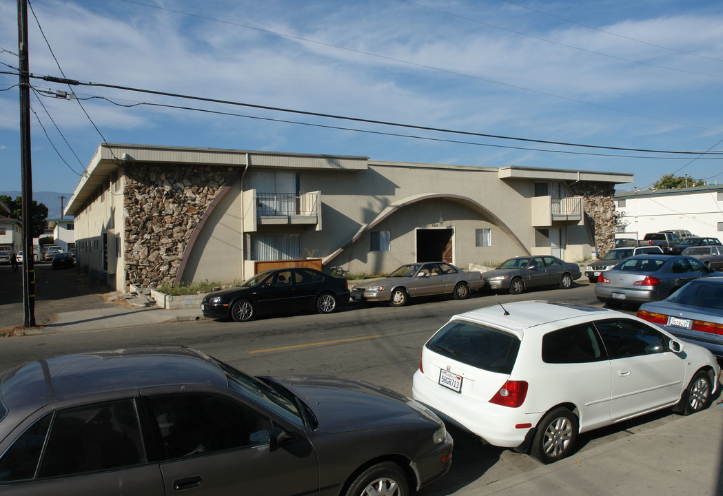 6616 Abrego Rd in Goleta, CA - Foto de edificio