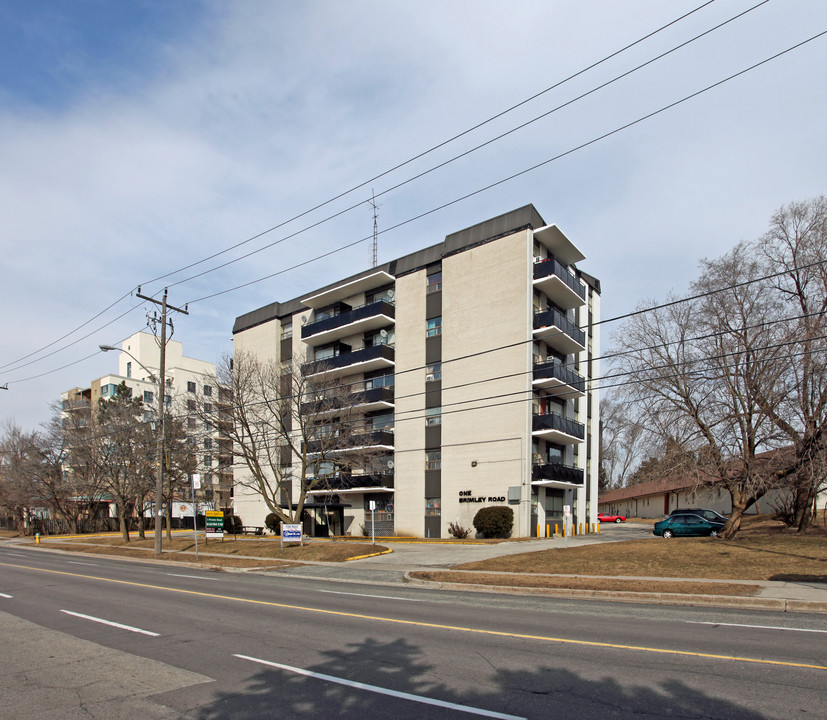 1 Brimley Apartments in Toronto, ON - Building Photo