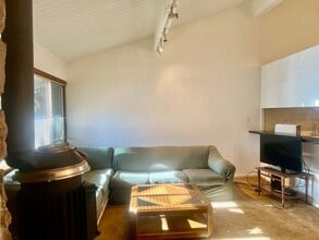165 Old Mammoth Rd in Mammoth Lakes, CA - Building Photo - Building Photo