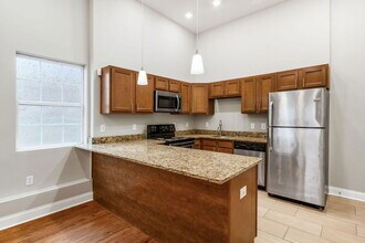 77 E 7th Ave in Columbus, OH - Foto de edificio - Building Photo