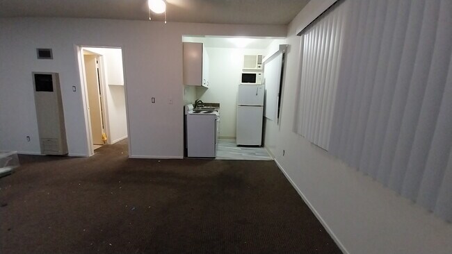 7327 Newlin Ave, Unit L in Whittier, CA - Foto de edificio - Building Photo