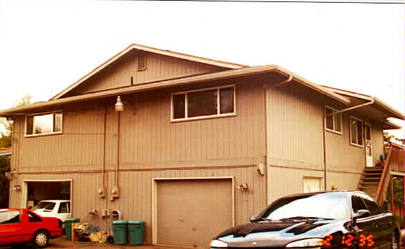 3326-3328 Crystal Springs Rd in Tacoma, WA - Building Photo